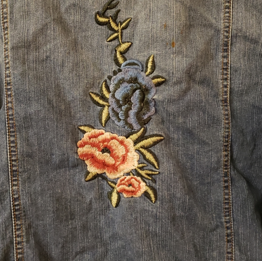 Jean jacket with floral detail - Picture 5 of 5
